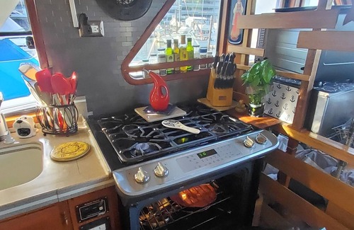 Belhaven Boat Rental | AirBnB Yacht retreat