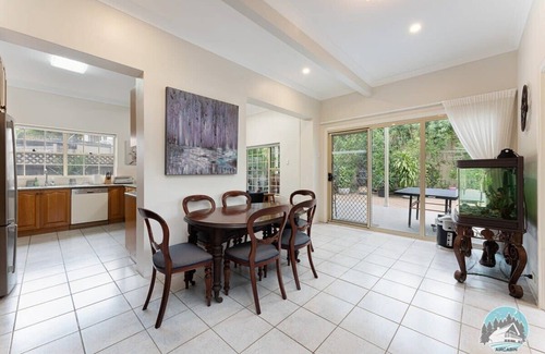 Blakehurst House | Aircabin - Blakehurst - Spacious - 5 Beds House