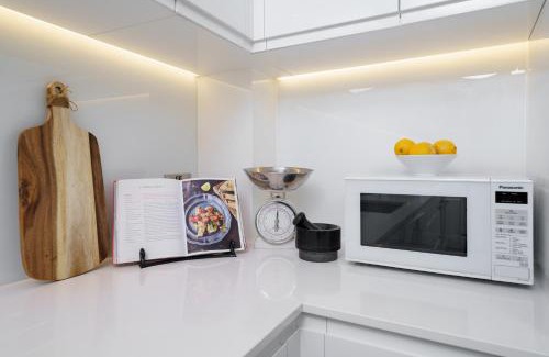 Covent Garden Apartment | Aircon 2 Bedr, 3 Beds, 2 Bath Covent Garden, Subway