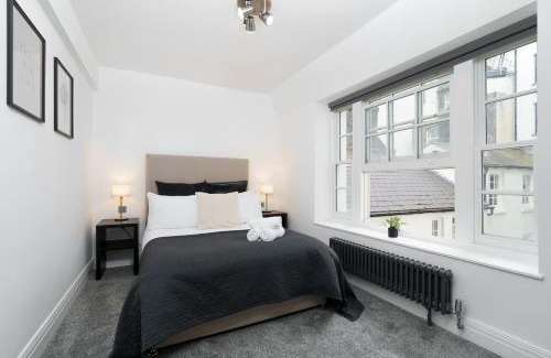 Covent Garden Apartment | Aircon 2 Bedr, 3 Beds, 2 Bath Covent Garden, Subway
