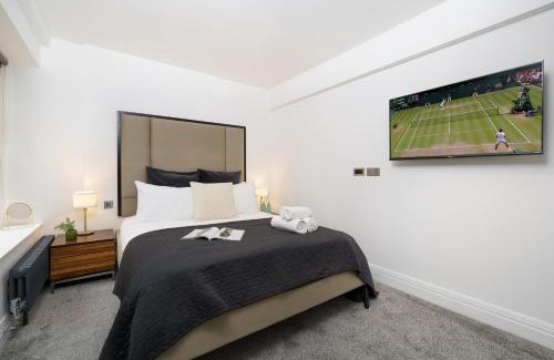 Covent Garden Apartment | Aircon 2 Bedr, 3 Beds, 2 Bath Covent Garden, Subway
