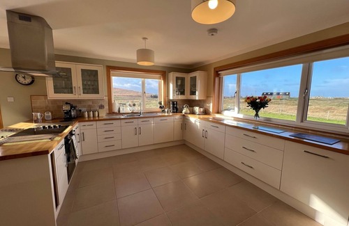 Homore Cottage | AIRIGH NAM FIADH, family friendly, with open fire in Creagorry
