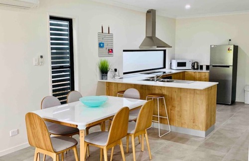 Airlie Beach House | AIRLIE BEACH Delight. Hop, skip jump to everything