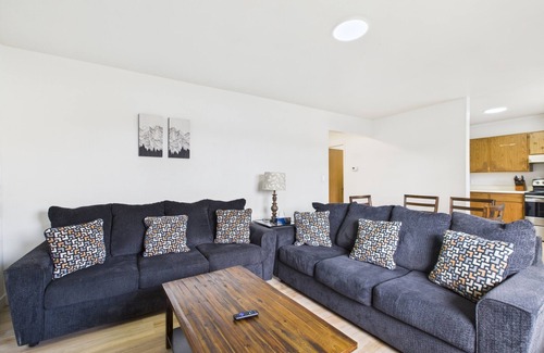 Fairbanks Apartment | Airport and University stay #7