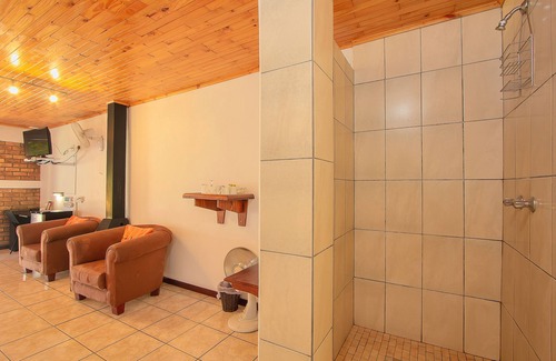 Kempton Park House | Airport Bird & Game Lodge