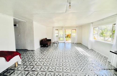 Fua'amotu House | Airport Cottage - Private Twin Room