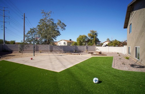 South Mountain House | Airport,Downtown,food,shopping,mountain views,WiFi