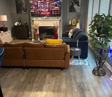 Union City House | Airport Home