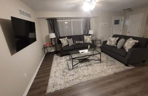 Greater South Side House | Airport Ranch Retreat. Min's to DWTN