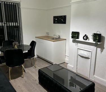 Northenden Apartment | Airport Stopsss