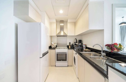 Dubai Apartment | Airstay | Modern 1BR | Full Golf Course Views!