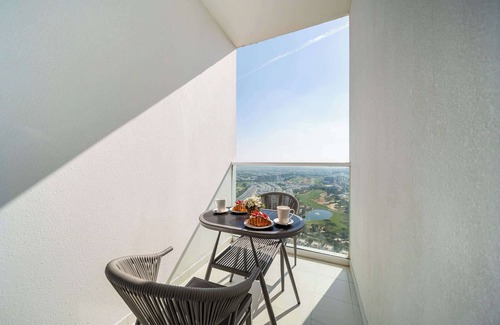 Dubai Apartment | Airstay | Modern 1BR | Full Golf Course Views!