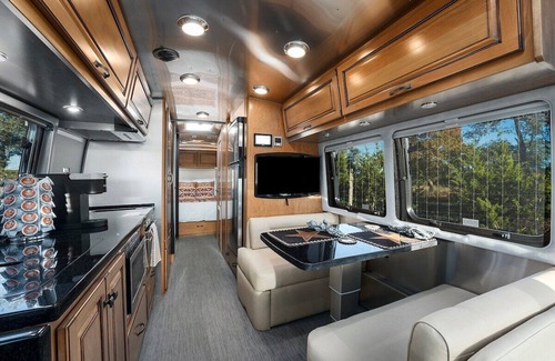 Fredericksburg House | Airstream Getaway - Hot Tub & Fire Pit
