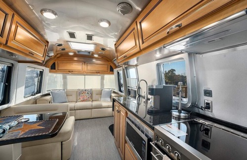Fredericksburg House | Airstream Getaway - Hot Tub & Fire Pit