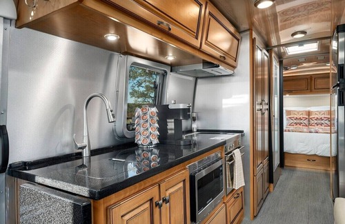 Fredericksburg House | Airstream Getaway - Hot Tub & Fire Pit