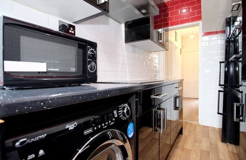 River House | Airy 3 bedroom house with free parking n Garden