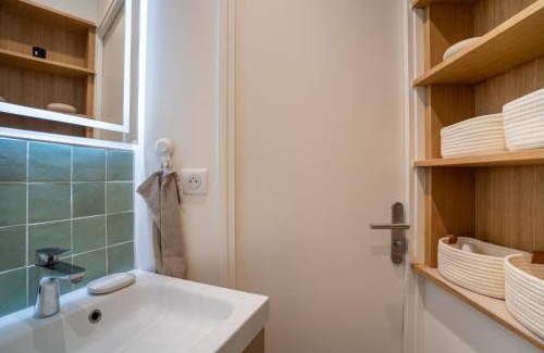 Arsenal Apartment | Airy and Stylish 1BD Flat ile Saint-Louis