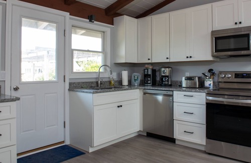 Scarborough Cottage | Airy beach cottage steps away from Pine Point Beach!