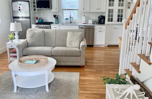 Provincetown House | Airy & Bright home: Cozy retreat for all seasons in provincetown