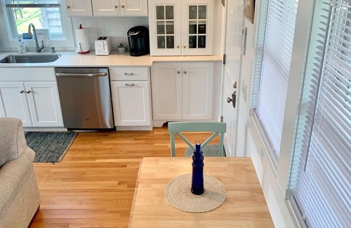 Provincetown House | Airy & Bright home: Cozy retreat for all seasons in provincetown