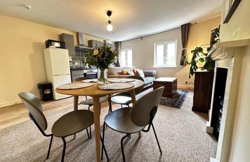 Bristol Old City Apartment | Airy central two-bed Suite