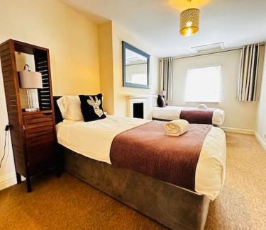 Bristol Old City Apartment | Airy central two-bed Suite