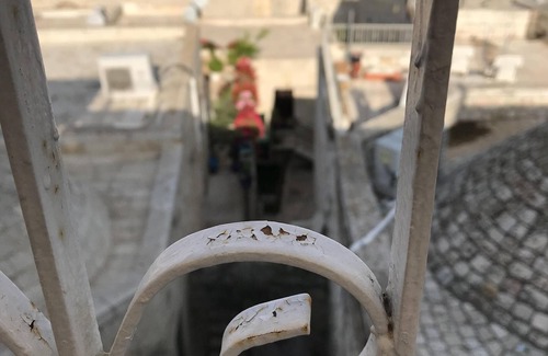 Jerusalem City Centre House | Airy, cozy, comfortable room & bathroom at the Jewish quarter of The Old City