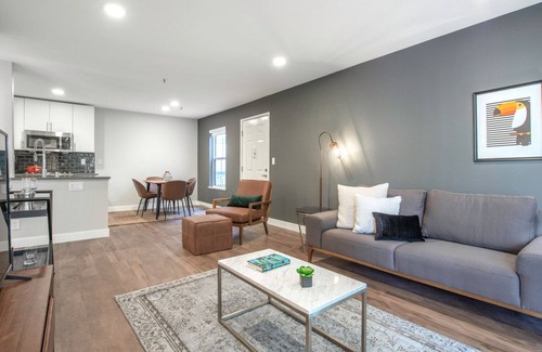 Old Mountain View Apartment | Airy DT Mountain View 1BR w/Pool, Spa, Gym, near Caltrain by Blueground