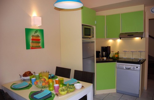 Saint-Cyprien Plage Apartment | Airy Getaway by the Sea