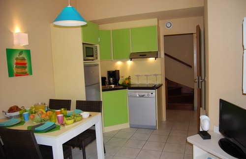 Saint-Cyprien Plage Apartment | Airy Getaway by the Sea