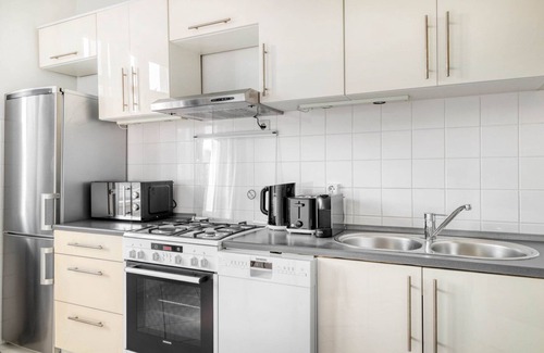 Hietzing Apartment | Airy Hietzing 4BR w/Community Garden & Private Terrace, by Blueground
