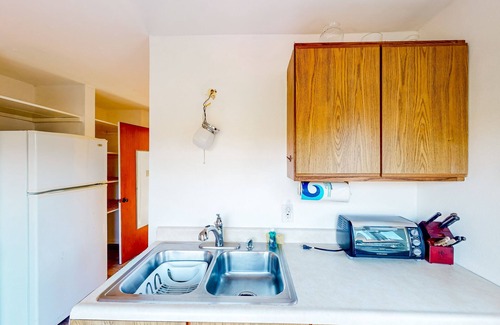 West Mesa House | Airy & inviting duplex with an enclosed yard, patio, & streaming - dog-friendly