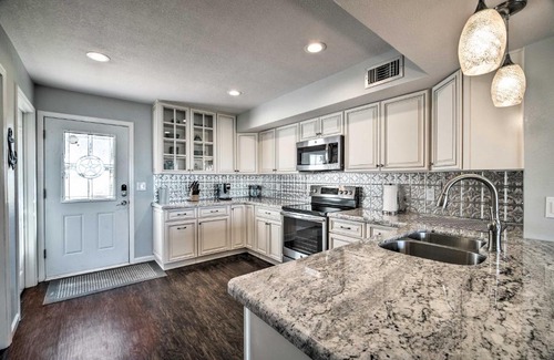 West Livingston House | Airy Lake Livingston Townhome with Shared Pool!