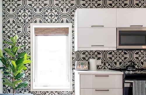 Central Hamilton House | Airy loft | Chic 70’s & 80’s vibe in an artsy area