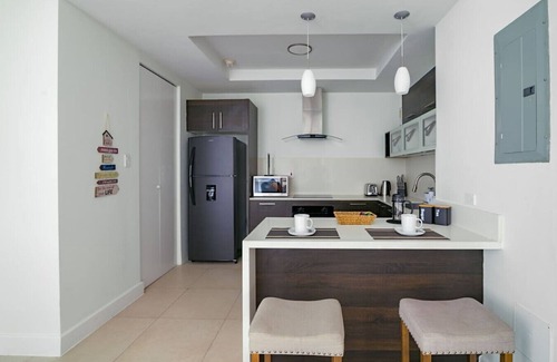 Saint Andrew Apartment | Airy modern apartment king bed w/pool
