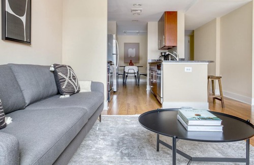 Mount Vernon Triangle Apartment | Airy Mount Vernon 2BR w/ W/D & Gym, near Chinatown, by Blueground
