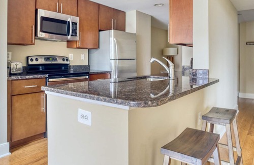 Mount Vernon Triangle Apartment | Airy Mount Vernon 2BR w/ W/D & Gym, near Chinatown, by Blueground