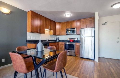 North Beach Apartment | Airy North Beach 1BR w/Pool, Fitness Center, near Muni, by Blueground
