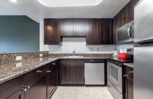 Palo Alto Apartment | Airy Palo Alto 1BR w/Pool, Fitness Center, nr. SU, by Blueground