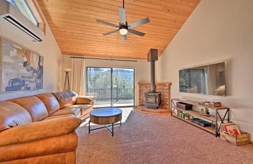 Strawberry House | Airy Pine Cabin with Deck and Pool Table, Near Hiking!