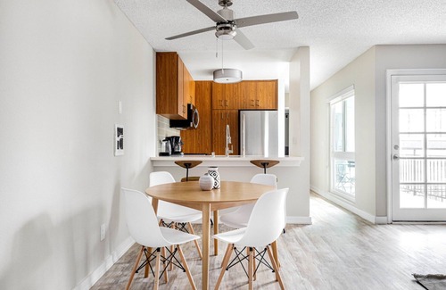 South Redondo Apartment | Airy Redondo Beach 1BR w/Pool, Gym, 1 block from beach, by Blueground