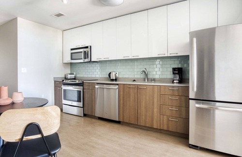Downtown San Jose Apartment | Airy San Jose 1BR w/Pool, W/D & Gym, easy highway access, by Blueground
