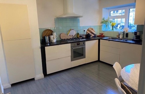 Stroud Green Apartment | AIRY, STYLISH FINSBURY PARK FLAT