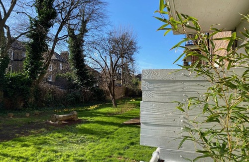 Stroud Green Apartment | AIRY, STYLISH FINSBURY PARK FLAT