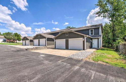 Kimberling City House | Airy Townhome Close to Kayaking and Boating!
