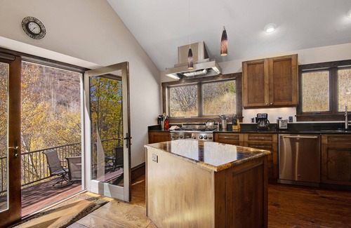 Vail House | Airy Townhome in Vail w/Beautiful Views, Modern Decor, Short Drive to Slopes