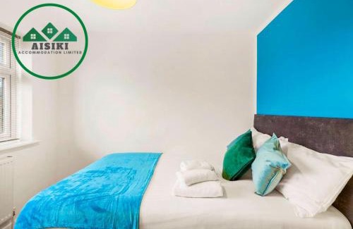 High Barnet Apartment | Aisiki Apartments at Barnet, Ground Floor, 2-Bedroom & 1-Bathroom, Pet Friendly Flat, Double Beds with Free Wi-Fi
