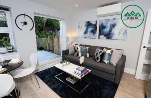 North Finchley Apartment | Aisiki Apartments at Stanhope Road, North Finchley, Airconditioned Multiple 2 or 3-Bedroom, Pet-Friendly Duplex Flats, King or Twin Beds with Free Wi-Fi