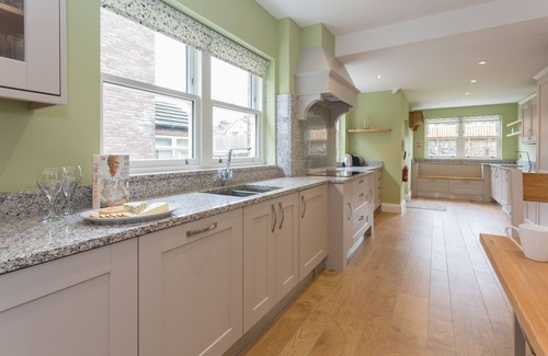 Millhouse Green Cottage | Aitken House - sleeps 10 guests in 5 bedrooms