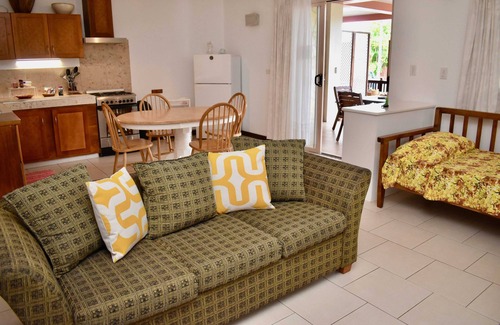 Tapere of Titikaveka Apartment | Aito 2 in Muri